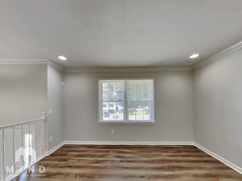 Building Photo - 1434 Oak Forest Way SE