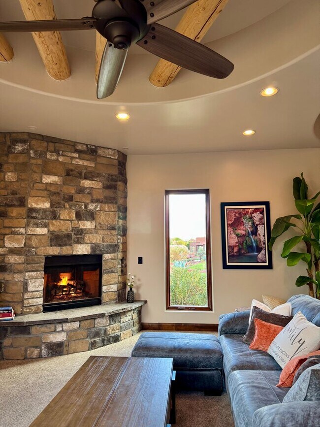 Building Photo - Furnished 3 Bedroom Entrada Home!!