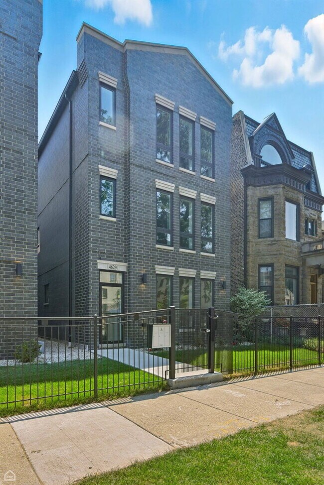Building Photo - 4629 S Michigan Ave