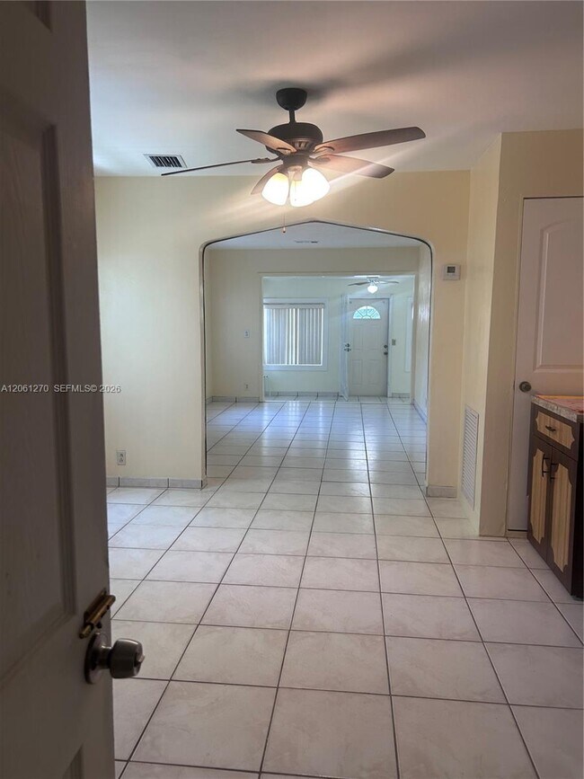Building Photo - 11108 Peachtree Dr