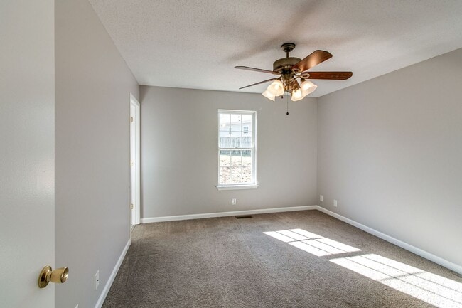 Building Photo - 940 Applegrove Cir