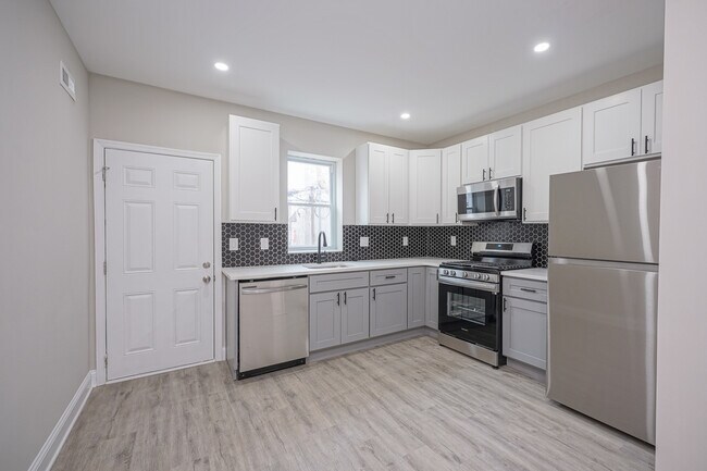 Building Photo - 1335 S Stanley St