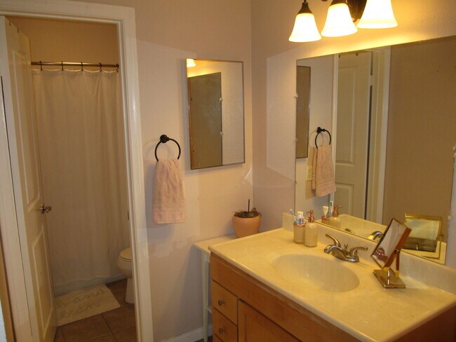 Building Photo - Upgraded 1 Bed 1 Bath Condo In North Park-...