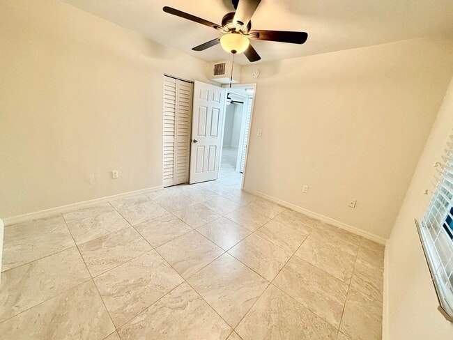 Building Photo - 1st Floor 2 bed 1 Bath Condo - MOVE IN SPECIAL -Apply now & Get Your Application Fee Credited at ...