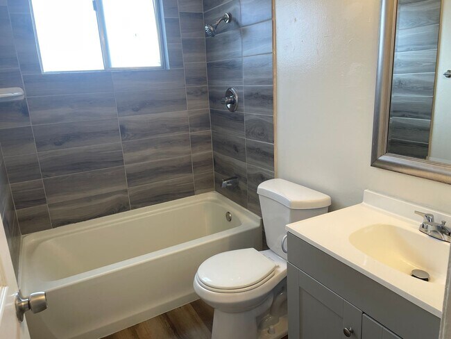 Building Photo - 1414 W Vassar Ave