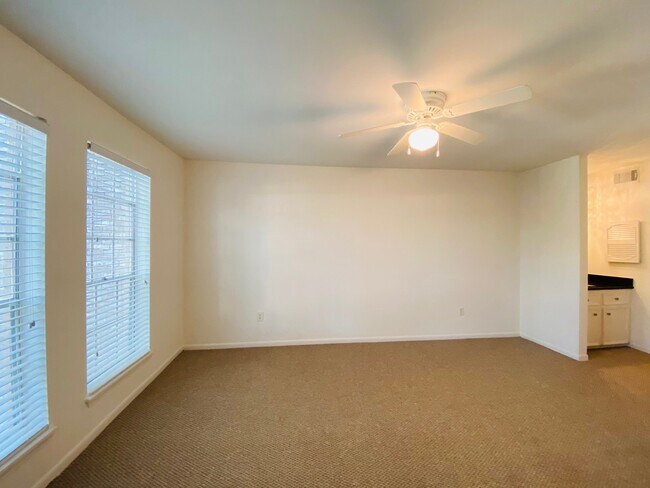 Building Photo - 30 River Creek Way
