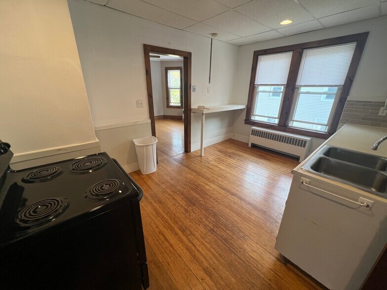 Building Photo - 325 Penobscot St