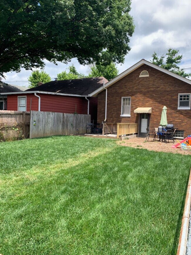 Building Photo - Crescent Hill  Charming Three Bedroom Bung...
