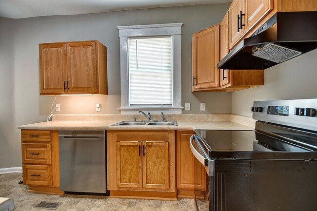 Building Photo - FOR RENT  - NORFOLK / ODU AREA