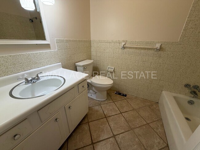 Building Photo - APPLICATION PENDING!!  DO NOT APPLY!!  3 BEDROOM/ 2.5 BATHROOM SOUTH KNOXVILLE HOME!!!