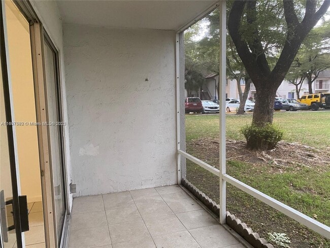 Building Photo - 9525 SW 138th Pl