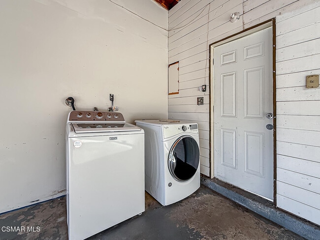 Building Photo - 4150 Lake Harbor Ln