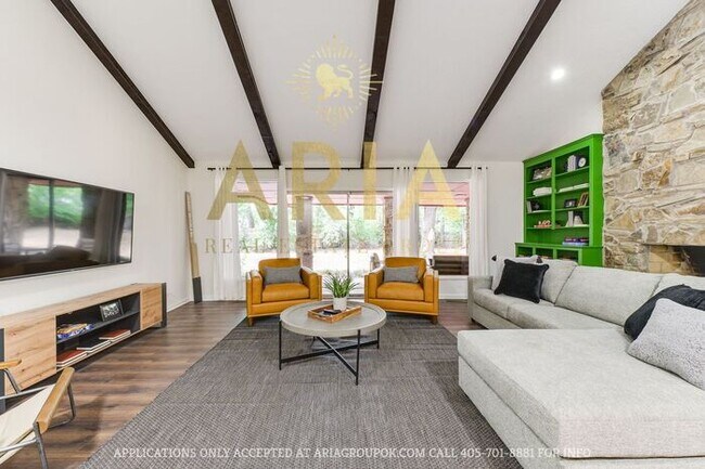 Building Photo - Unique 3 bed/2 bath Property with HUGE Bon...