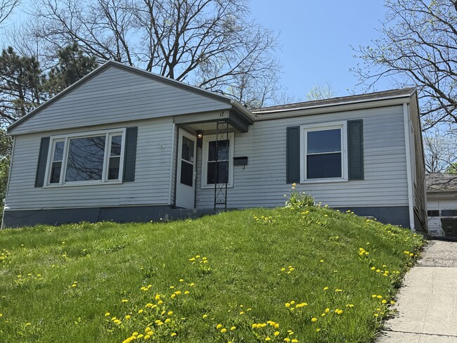 Primary Photo - 17 Murray Hill Dr