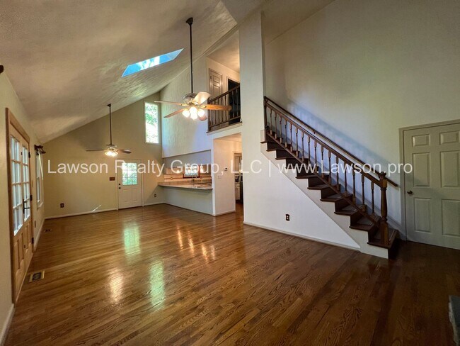 Building Photo - Nature Lover's Paradise-Easy Access to Vin...