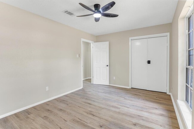 Building Photo - 9611 Camrose Ct