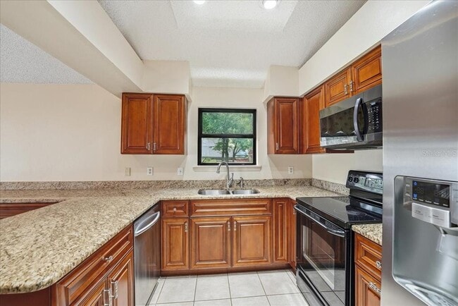 Building Photo - 4552 S Hampton Dr