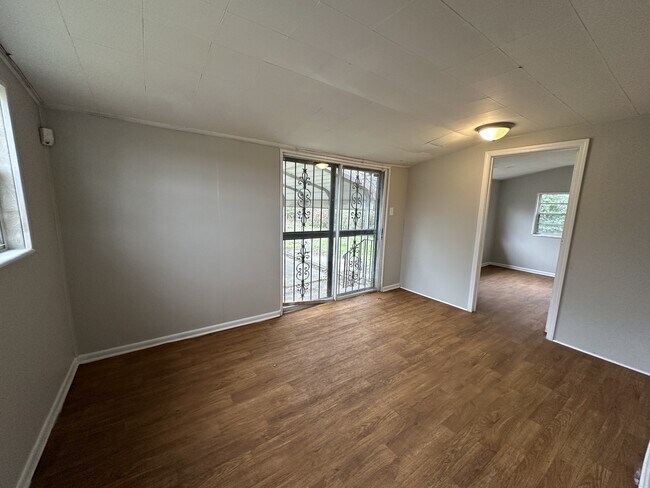 Building Photo - 2722 Ave I