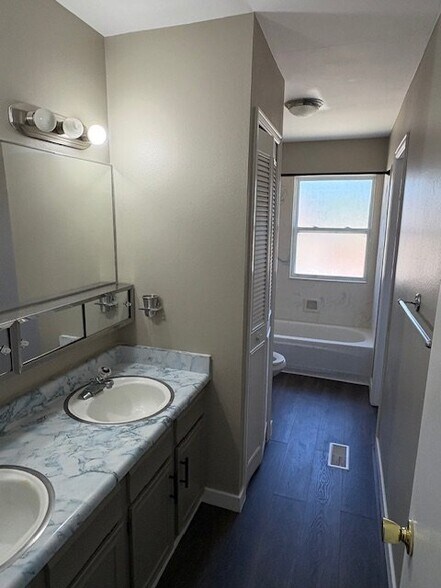 Building Photo - 2115 Peacemaker Terrace W