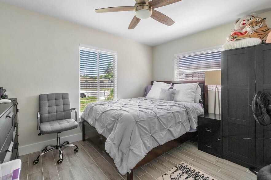 Building Photo - 6390 Kimberly Blvd