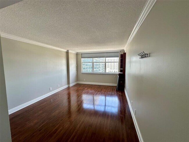 Building Photo - 1012 N Ocean Blvd