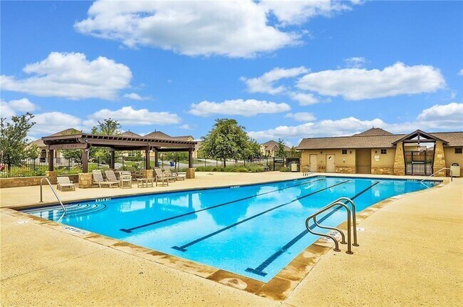 Building Photo - 405 S Brook Dr