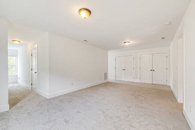 Building Photo - Newly renovated 2 Bedroom Condo with a bon...