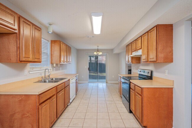 Building Photo - 546 Tikell Dr