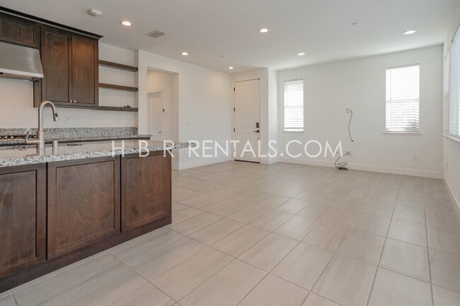 Building Photo - Hansen Village: Spacious 4-Bed Two Story H...