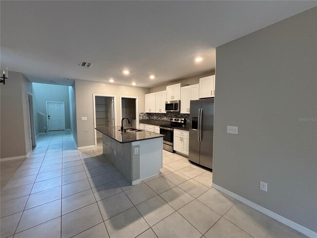 Building Photo - 572 Argyll Dr