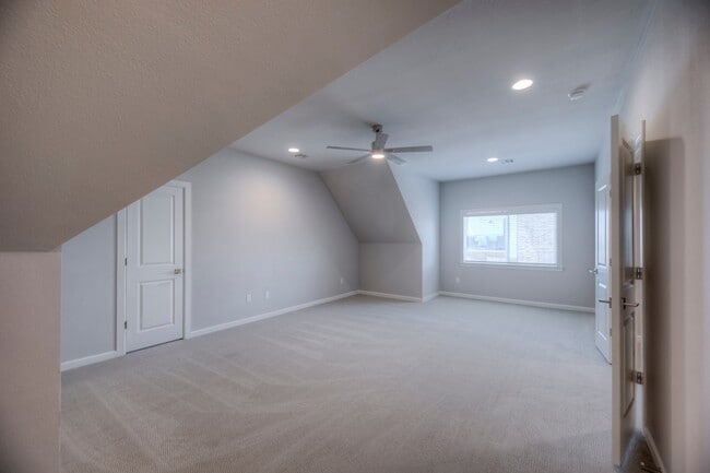 Building Photo - 12510 S Maplewood Ave