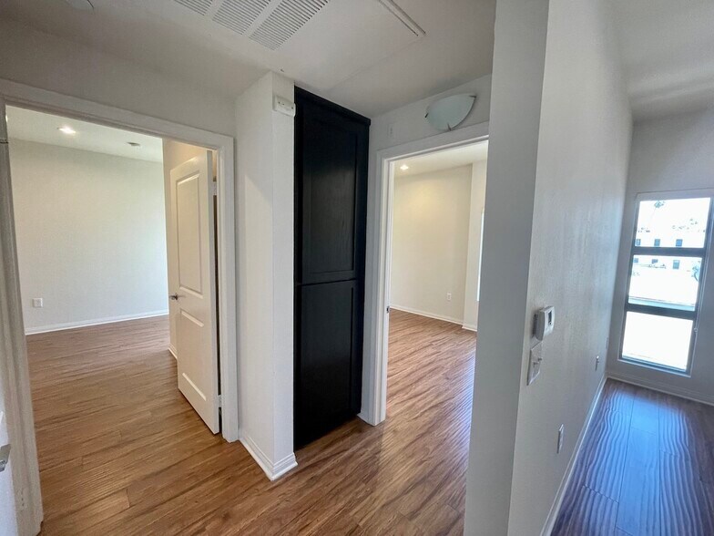 Building Photo - 5842 Harold Way