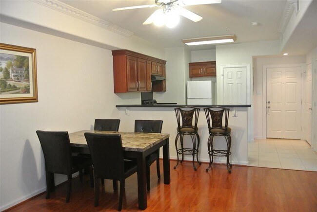 Building Photo - 6655 W Sam Houston Pkwy S