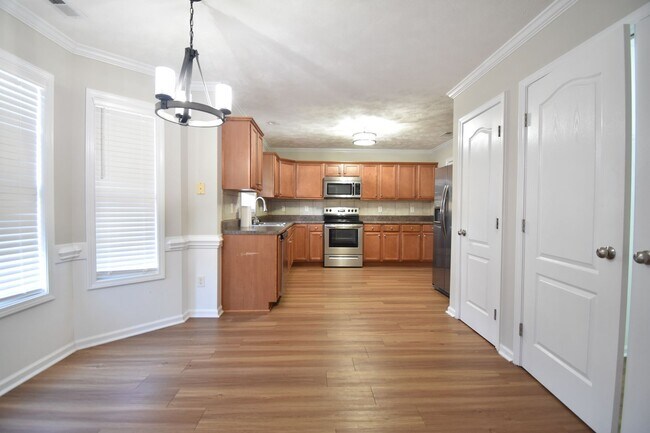 Building Photo - 4 Bedroom 2 Bathroom Coming Soon In Stonewall