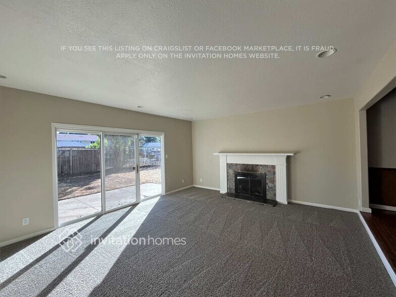 Building Photo - 640 W El Camino Ave