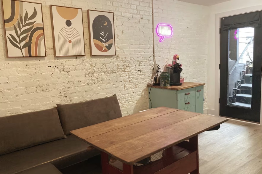 Building Photo - 1107 6th St NE