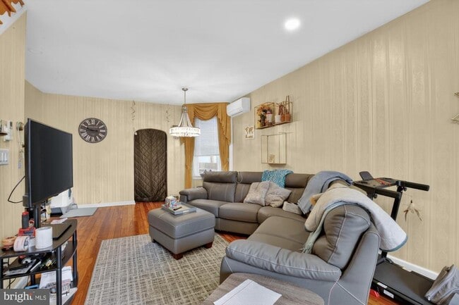 Building Photo - 3147 Edgemont St