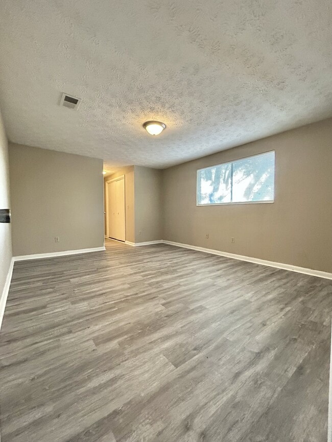 Building Photo - 8798 Pinon Dr