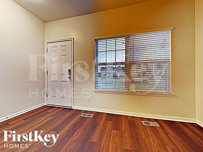 Building Photo - 674 Edward Dr