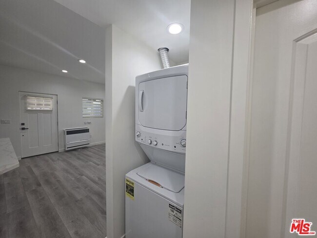 Building Photo - 25226 Loytan St