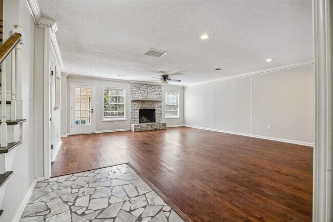 Building Photo - 2232 Burfordi Ln