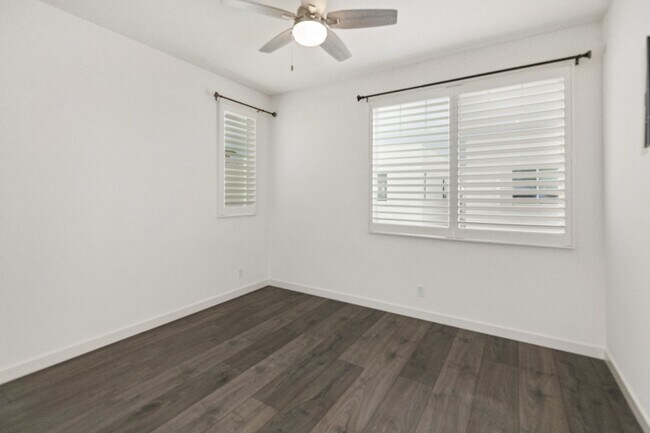 Building Photo - 4 Bedroom, 3 and 1/2 Bath Townhome in the Great Park