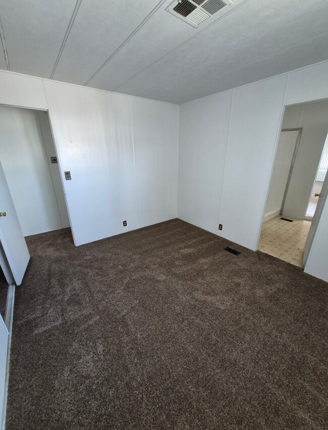 Building Photo - 3601 E Wyoming Ave