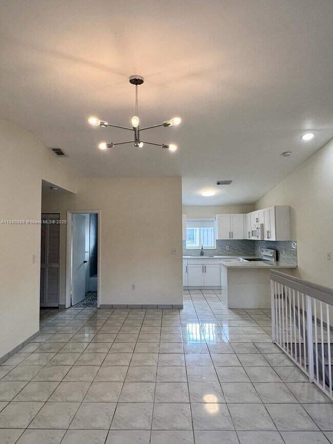 Building Photo - 2208 W 74th St