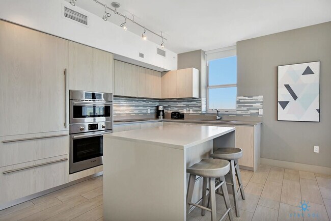 Building Photo - 4010 S Ocean Dr