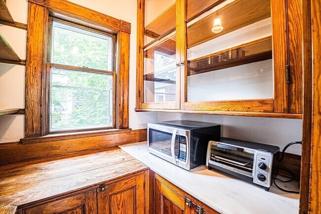 Building Photo - 18 Whittier St