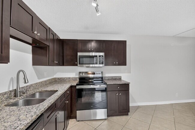 Building Photo - 744 Springdale Cir