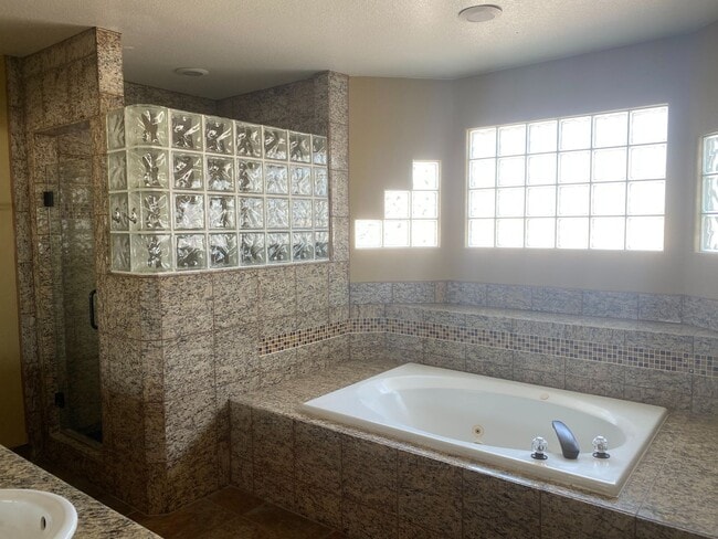 Building Photo - Single Story 4 Bedroom on 1/2 Acre Lot w/ Pool & Spa!