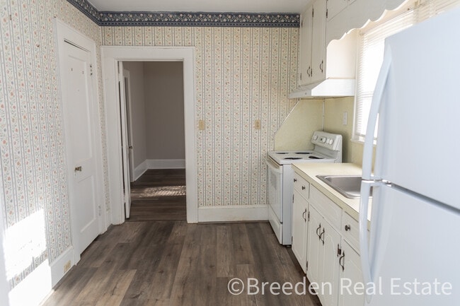 Building Photo - 400 Collett St