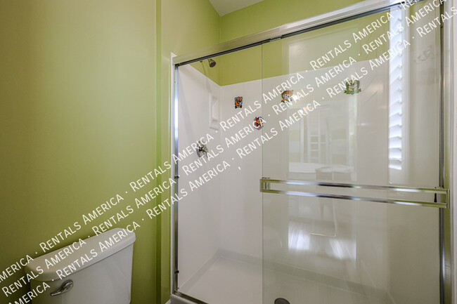 Building Photo - 3090 S Jasmine Dr